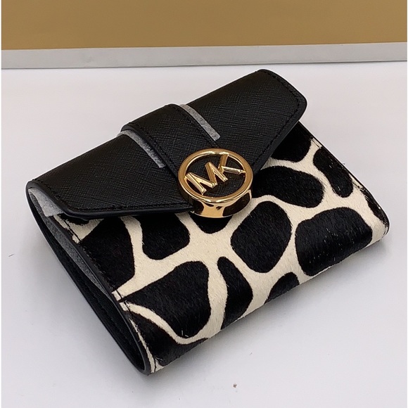 MICHAEL KORS
Carmen Medium Flap Bifold Faux Fur-Leather Wallet
BLACK COLOR - Picture 2 of 12